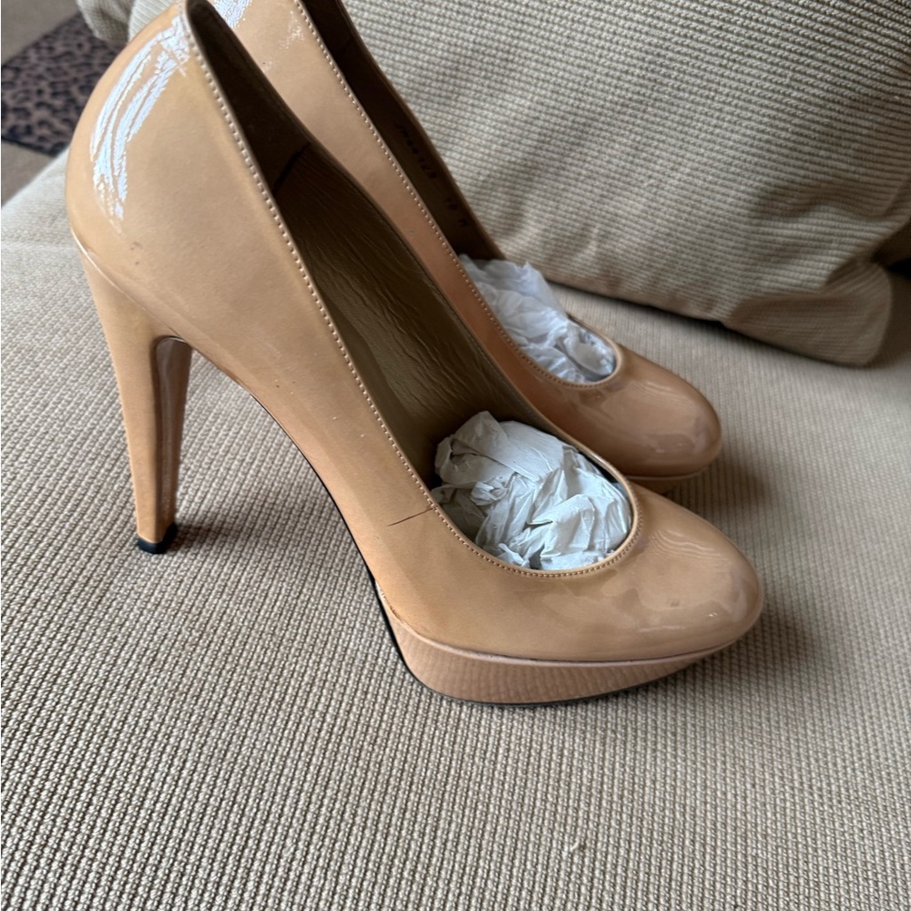 Stuart Weitzman Nude Patent Leather Heels - Picture 6 of 7